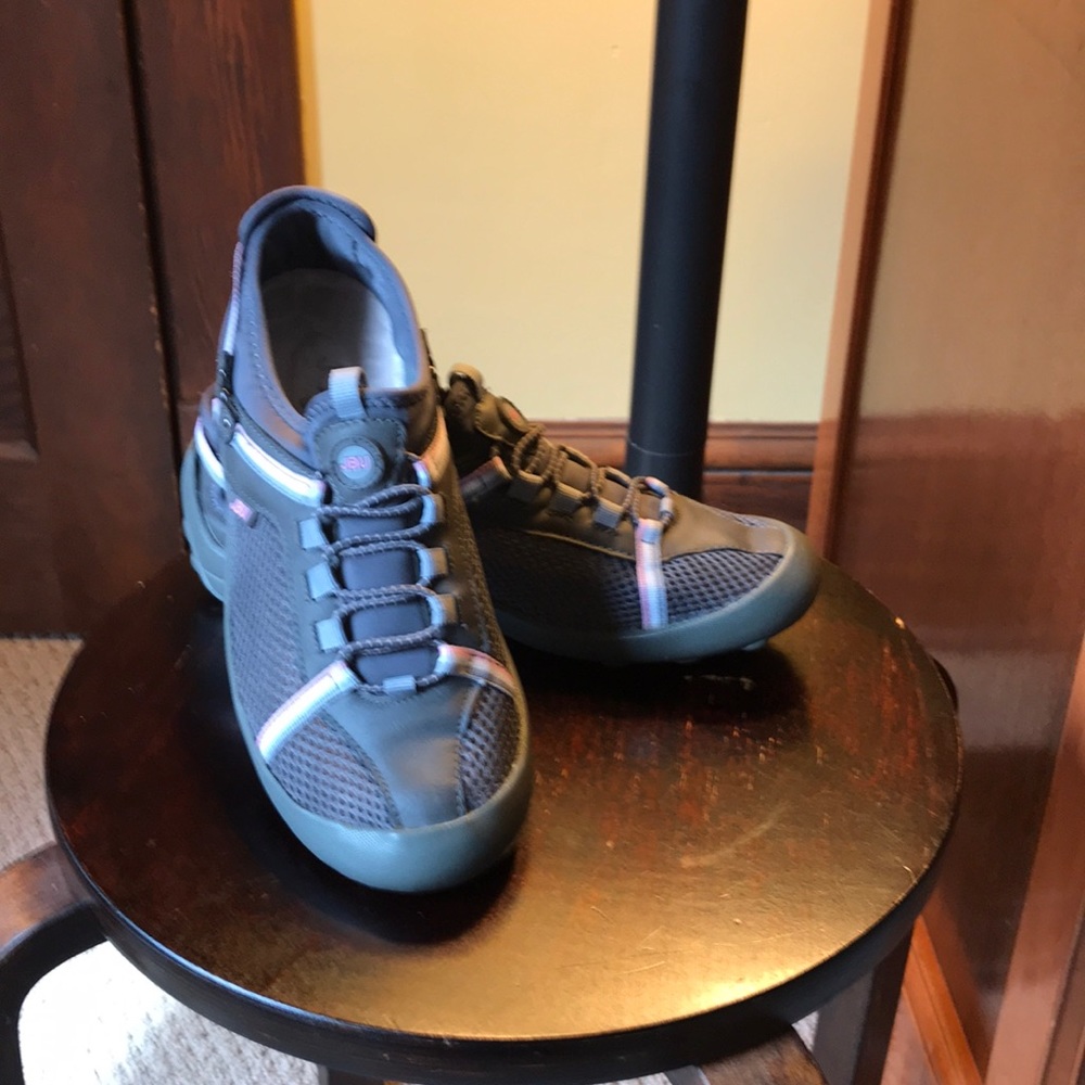 Women’s shoes size 6.5